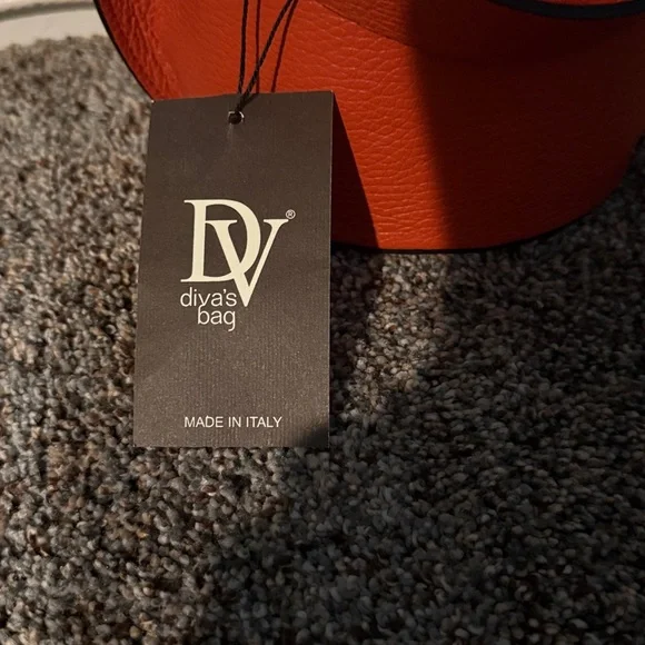 🧡NWT🧡Diva Vibrant Orange Leather Bucket Bag - Picture 5 of 7